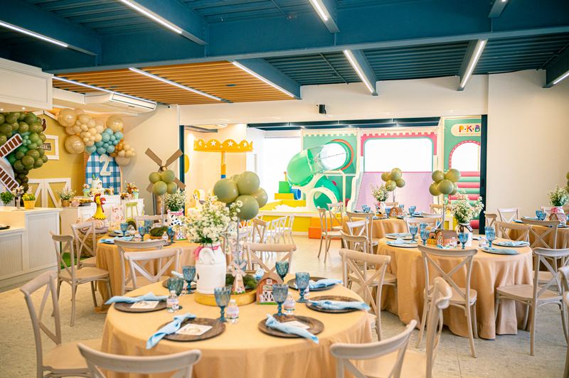El salón completo antes de la fiesta