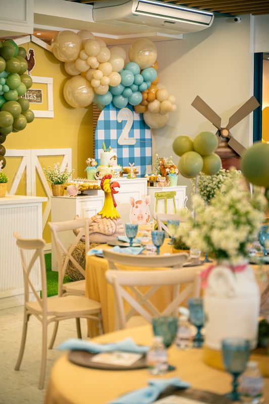 La decoración del número 2 con globos